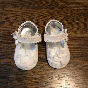 Baby girl white floral shoes